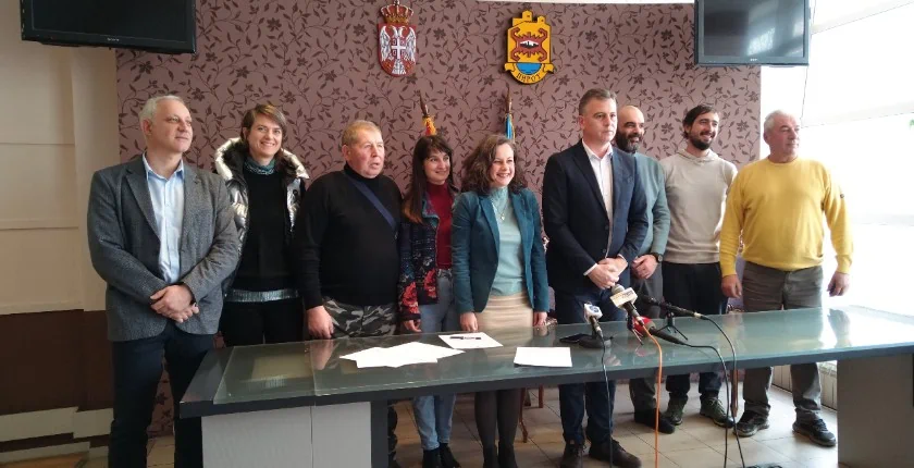 U Pirotu potpisani ugovori za izgradnju prve dve zadružne solarne elektrane u Srbiji